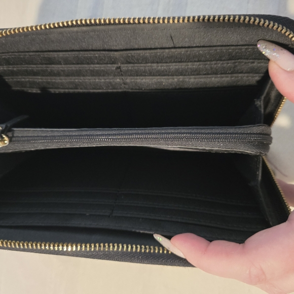 IZAAC MIZRAHI Black and Tan Animal Print Wallet - Picture 4 of 7